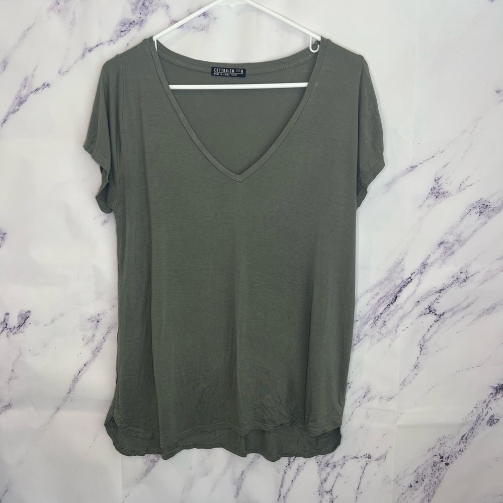 Cotton On sage green v neck short sleeve sz M
